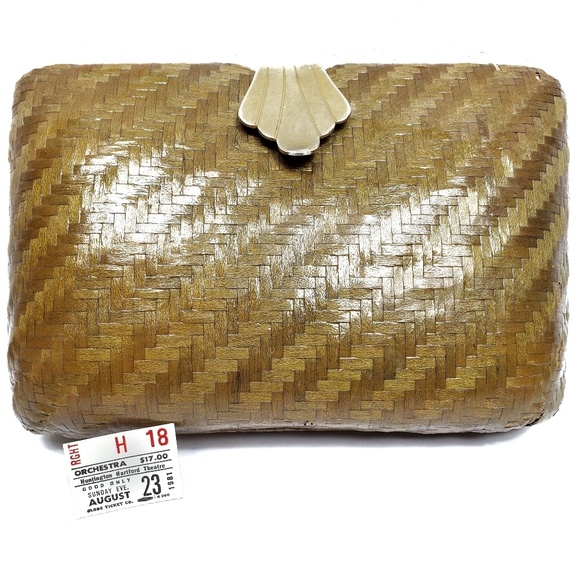 Handbags - VTG 80's Tan Weaved Clamp Clutch w/ Purple Lining
